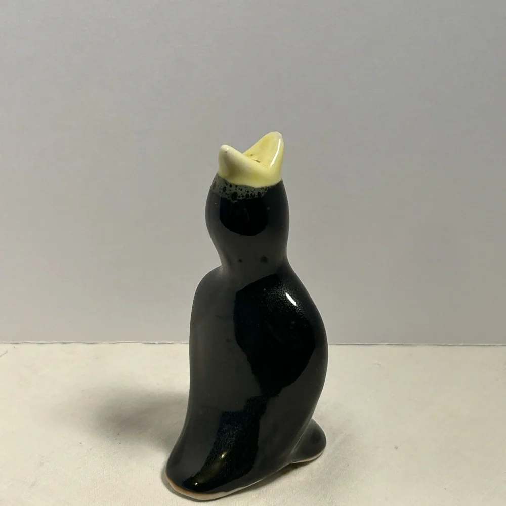 Vintage Venting Pie Bird Black with Yellow‎ Beak MCM